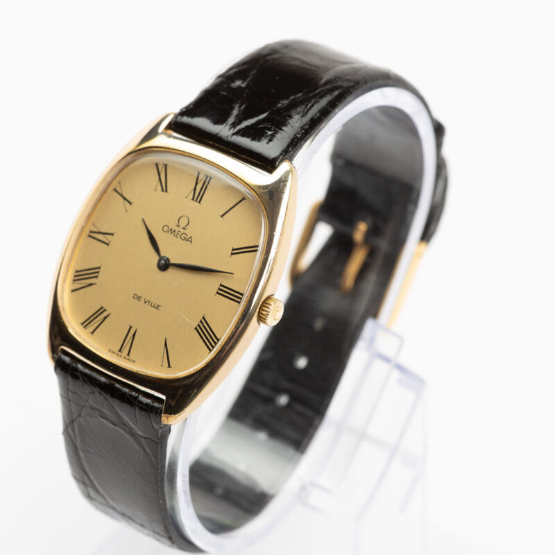Omega de Ville Cal. 625 Ref. 111.0139. From 1978. Rectangular watch. Manual movment. Gold-plated.