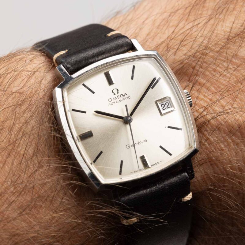 Omega Genève date Cal. 565 Ref. 162 010. From 1970. Automatic. Steel square case.