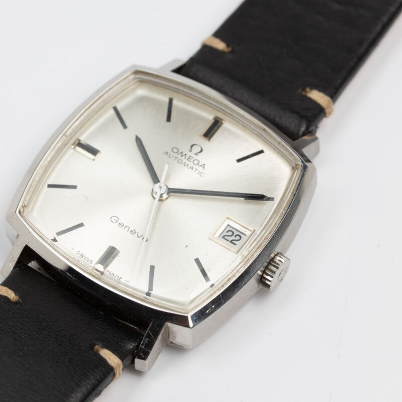 Omega Genève date Cal. 565 Ref. 162 010. From 1970. Automatic. Steel square case.
