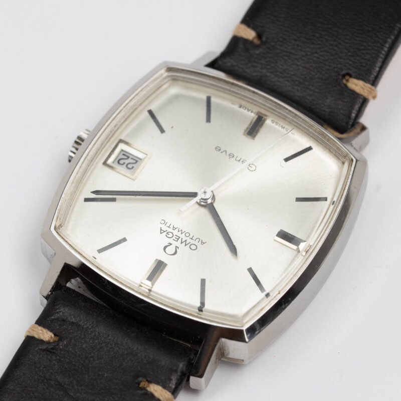 Omega Genève date Cal. 565 Ref. 162 010. From 1970. Automatic. Steel square case.