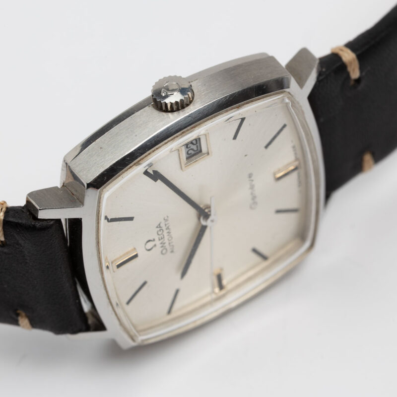 Omega Genève date Cal. 565 Ref. 162 010. From 1970. Automatic. Steel square case.