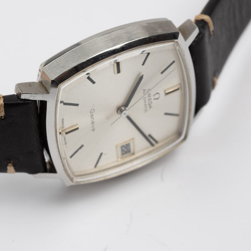 Omega Genève date Cal. 565 Ref. 162 010. From 1970. Automatic. Steel square case.