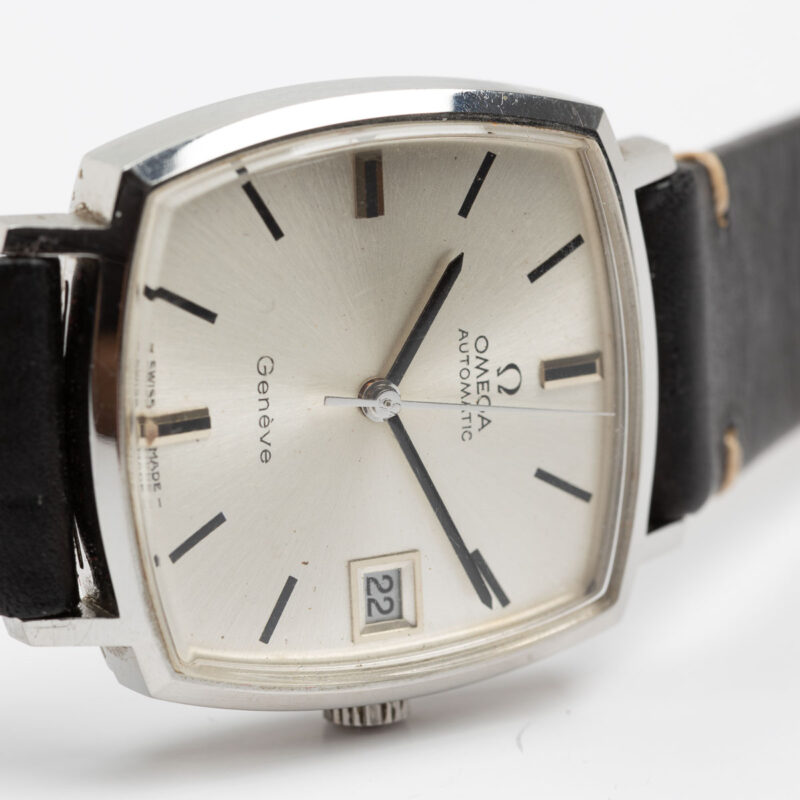Omega Genève date Cal. 565 Ref. 162 010. From 1970. Automatic. Steel square case.