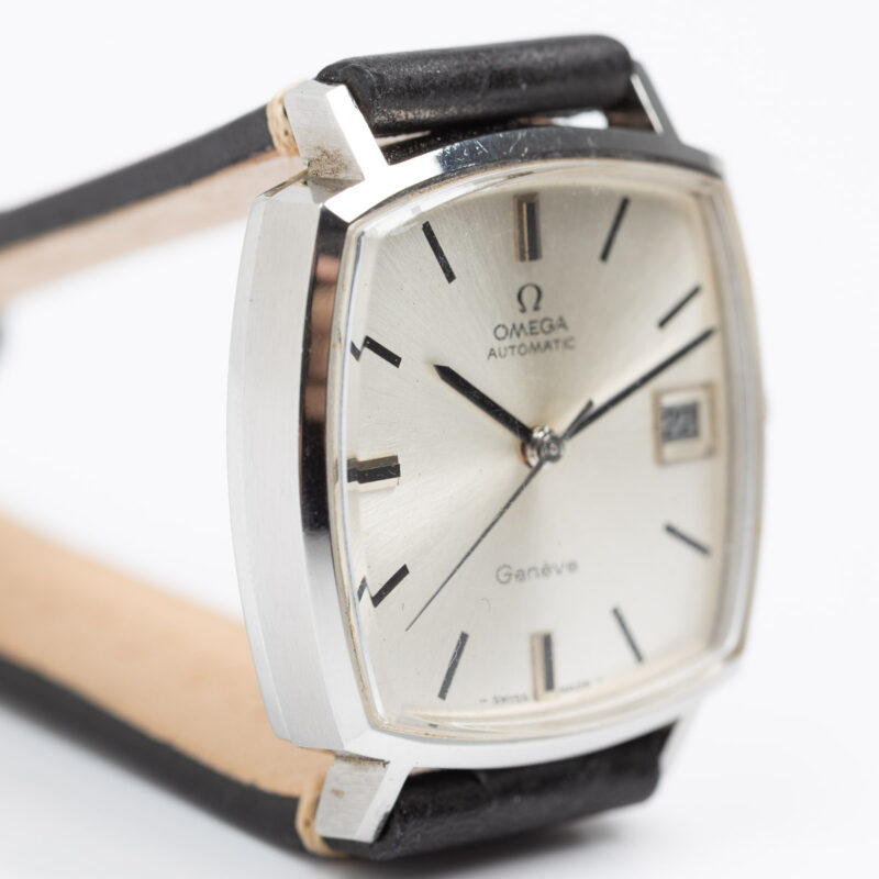 Omega Genève date Cal. 565 Ref. 162 010. From 1970. Automatic. Steel square case.