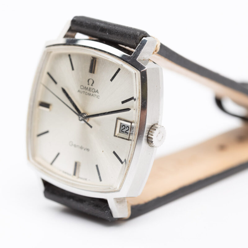 Omega Genève date Cal. 565 Ref. 162 010. From 1970. Automatic. Steel square case.