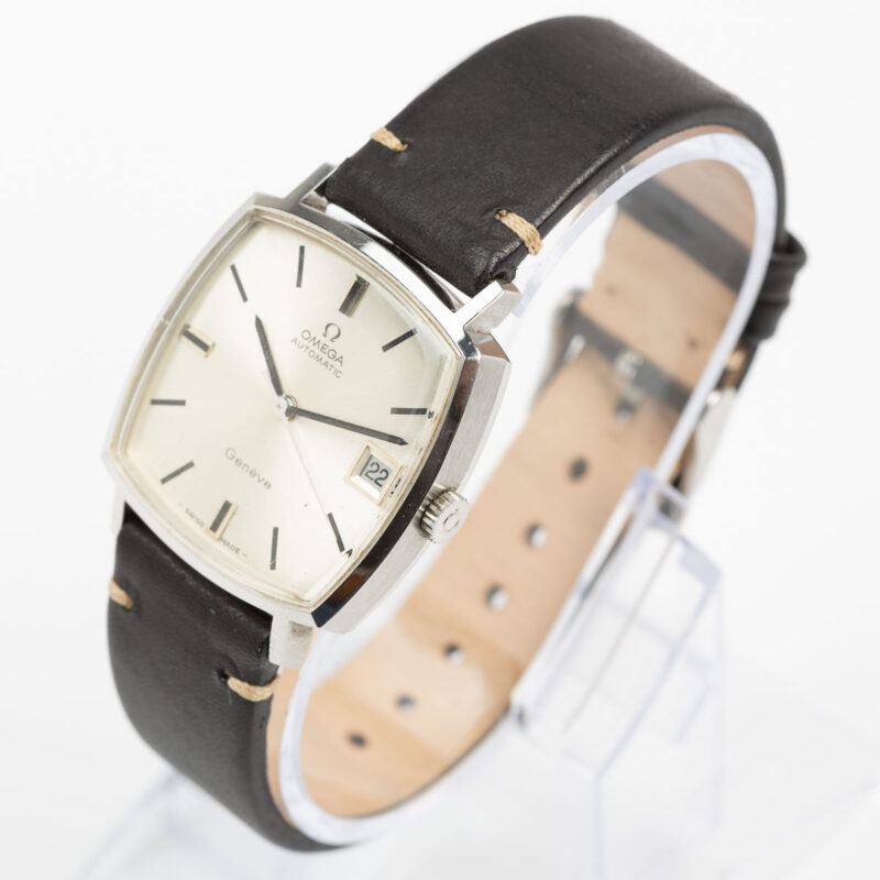 Omega Genève date Cal. 565 Ref. 162 010. From 1970. Automatic. Steel square case.