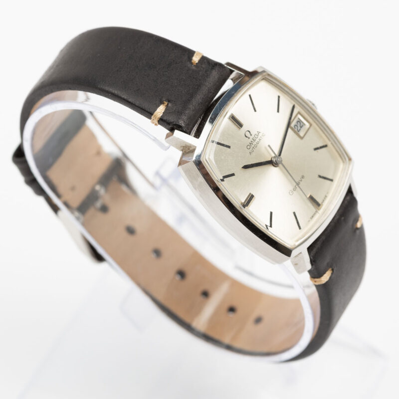Omega Genève date Cal. 565 Ref. 162 010. From 1970. Automatic. Steel square case.