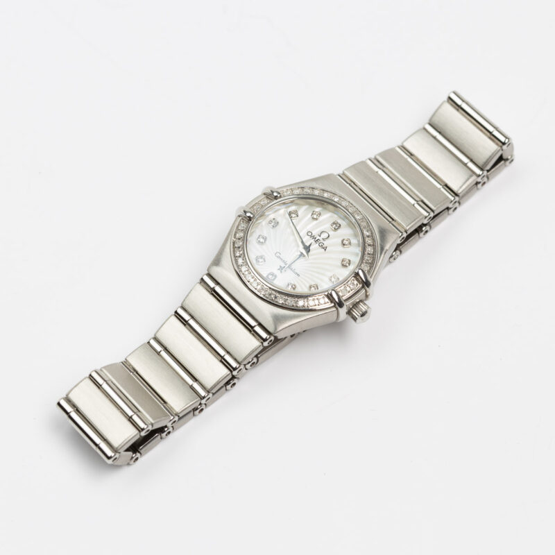 Ladies Omega Constellation Manhattan Cal. 1456 Ref. 7951203. From 1997. Diamond bezel. Mother of pearl.