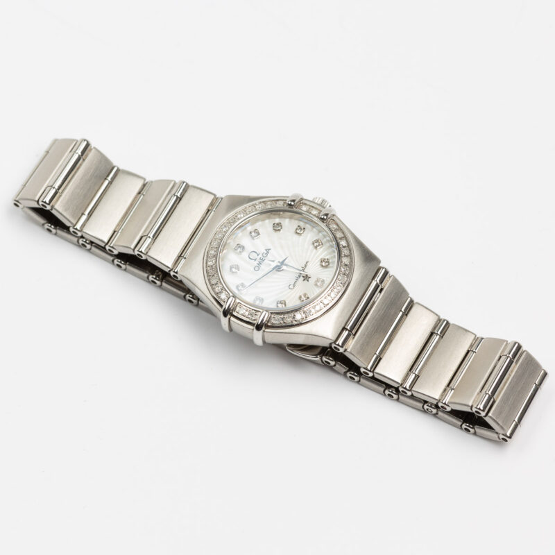 Ladies Omega Constellation Manhattan Cal. 1456 Ref. 7951203. From 1997. Diamond bezel. Mother of pearl.