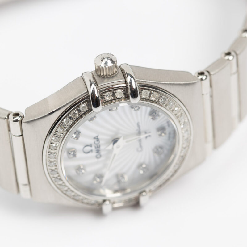 Ladies Omega Constellation Manhattan Cal. 1456 Ref. 7951203. From 1997. Diamond bezel. Mother of pearl.