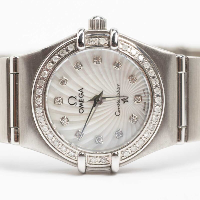 Ladies Omega Constellation Manhattan Cal. 1456 Ref. 7951203. From 1997. Diamond bezel. Mother of pearl.