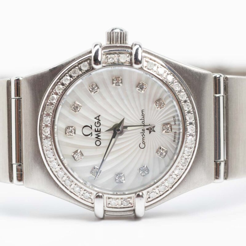 Ladies Omega Constellation Manhattan Cal. 1456 Ref. 7951203. From 1997. Diamond bezel. Mother of pearl.