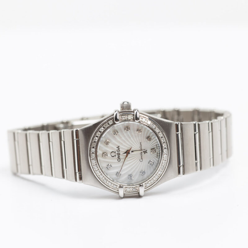 Ladies Omega Constellation Manhattan Cal. 1456 Ref. 7951203. From 1997. Diamond bezel. Mother of pearl.