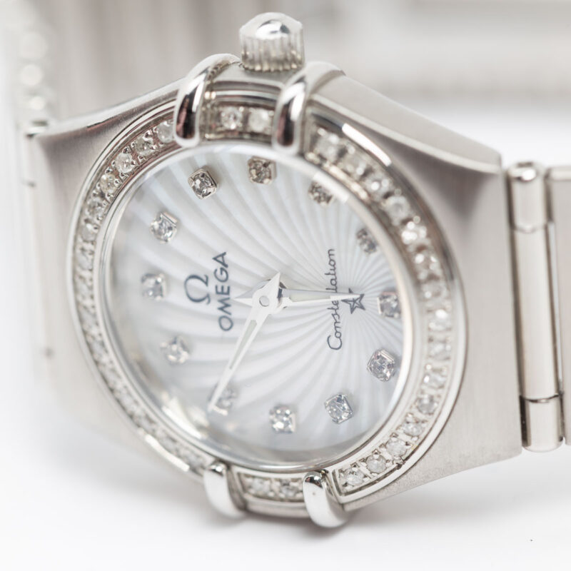 Ladies Omega Constellation Manhattan Cal. 1456 Ref. 7951203. From 1997. Diamond bezel. Mother of pearl.