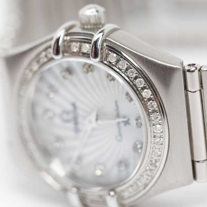 Ladies Omega Constellation Manhattan Cal. 1456 Ref. 7951203. From 1997. Diamond bezel. Mother of pearl.