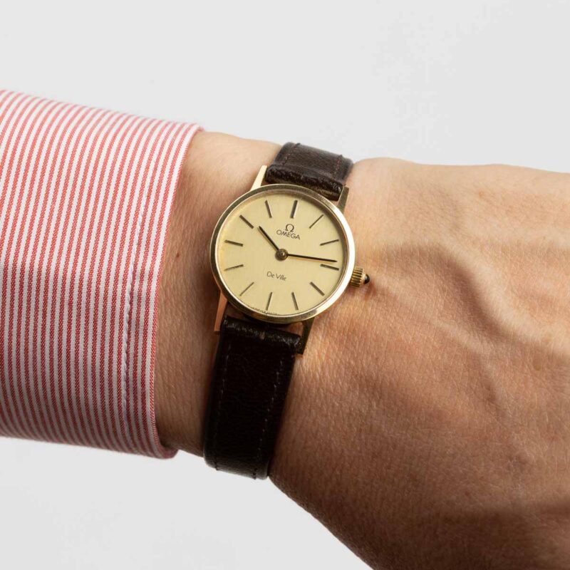 Ladies Omega de Ville Cal. 625 Ref. 511.0392. From 1979. Manual movment. Gold plated.