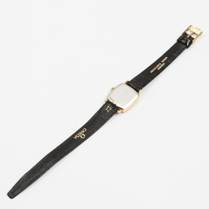 Ladies Omega Genève Ref. 511.298 Cal. 620-1. From 1970. Manual movement. Gold-plated square-shaped watch.
