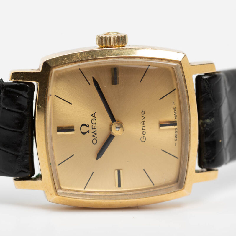 Ladies Omega Genève Ref. 511.298 Cal. 620-1. From 1970. Manual movement. Gold-plated square-shaped watch.