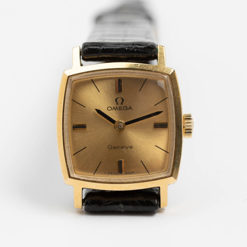 Ladies Omega Genève Ref. 511.298 Cal. 620-1. From 1970. Manual movement. Gold-plated square-shaped watch.