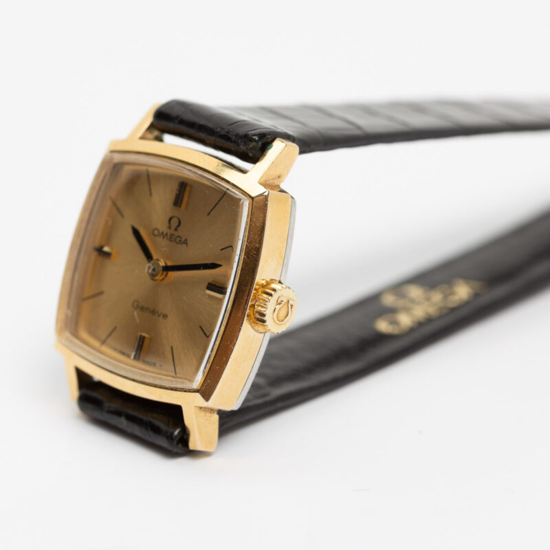 Ladies Omega Genève Ref. 511.298 Cal. 620-1. From 1970. Manual movement. Gold-plated square-shaped watch.