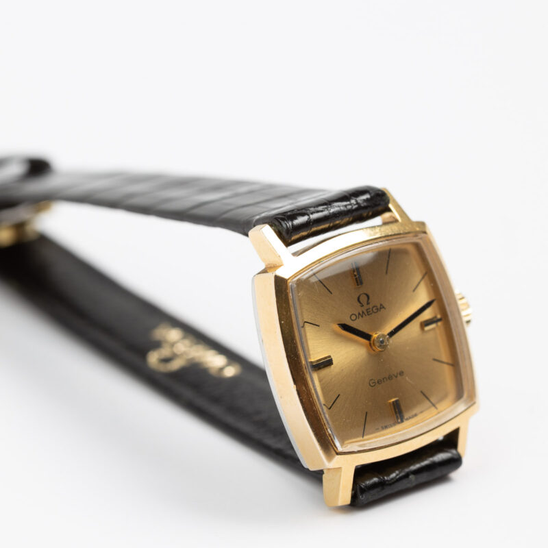 Ladies Omega Genève Ref. 511.298 Cal. 620-1. From 1970. Manual movement. Gold-plated square-shaped watch.