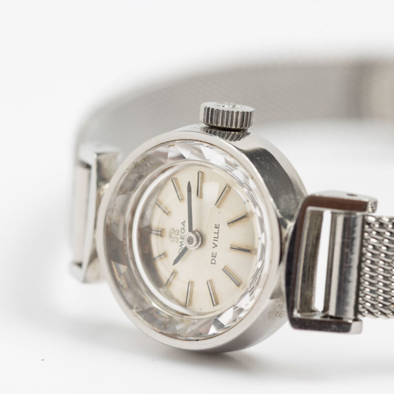 Ladies Omega de Ville Cal. 484 Ref. 511.254. From 1968. Manual movement. Steel case. Decorative crystal glass. 18 mm size without crown