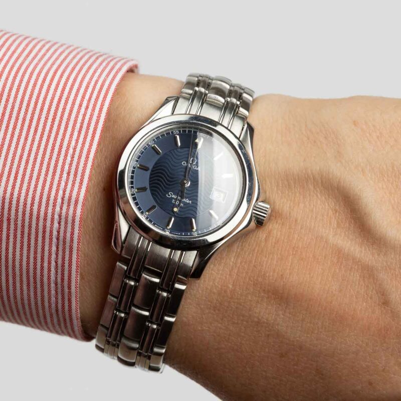 Ladies Omega Seamaster Diver 120m Cal. 1538 Ref. 2571.81. From 1993. Quartz movement. Steel case. Blue dial.