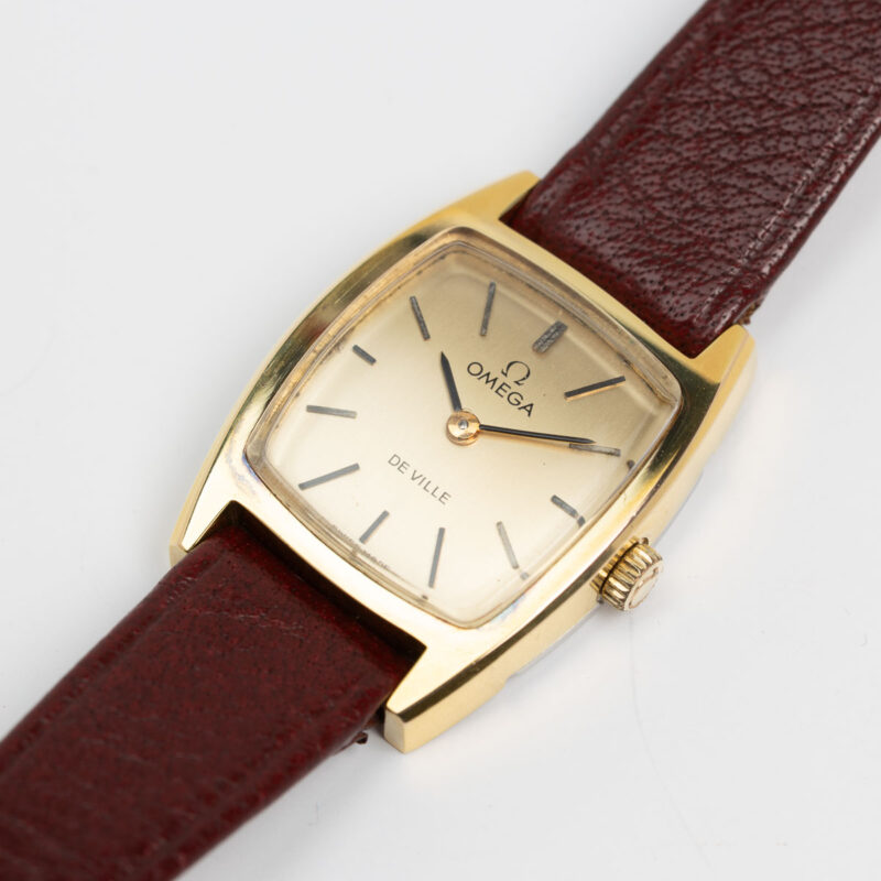 Ladies Omega de Ville Cal. 620 Ref. 511.256. From 1970. Manual movement. Square gold plated.