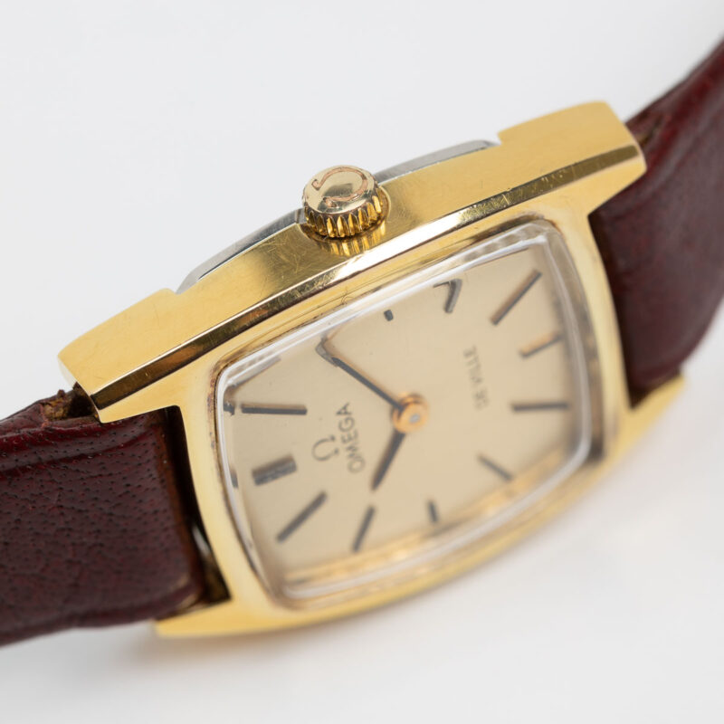 Ladies Omega de Ville Cal. 620 Ref. 511.256. From 1970. Manual movement. Square gold plated.