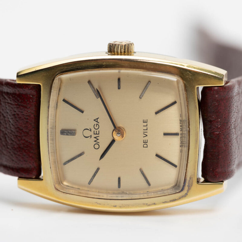 Ladies Omega de Ville Cal. 620 Ref. 511.256. From 1970. Manual movement. Square gold plated.
