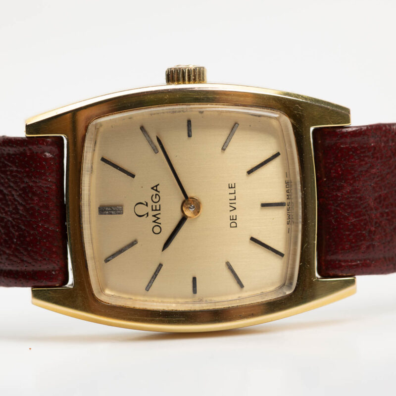 Ladies Omega de Ville Cal. 620 Ref. 511.256. From 1970. Manual movement. Square gold plated.