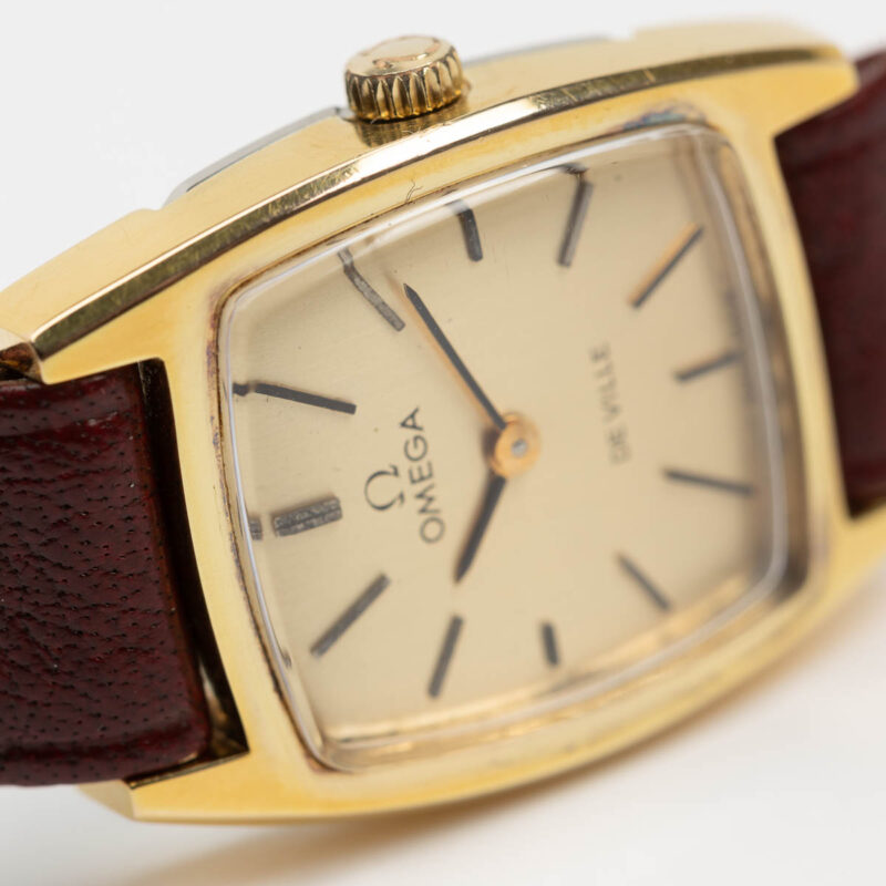 Ladies Omega de Ville Cal. 620 Ref. 511.256. From 1970. Manual movement. Square gold plated.