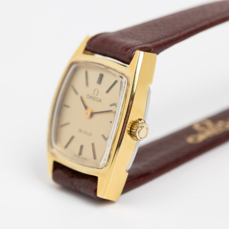 Ladies Omega de Ville Cal. 620 Ref. 511.256. From 1970. Manual movement. Square gold plated.