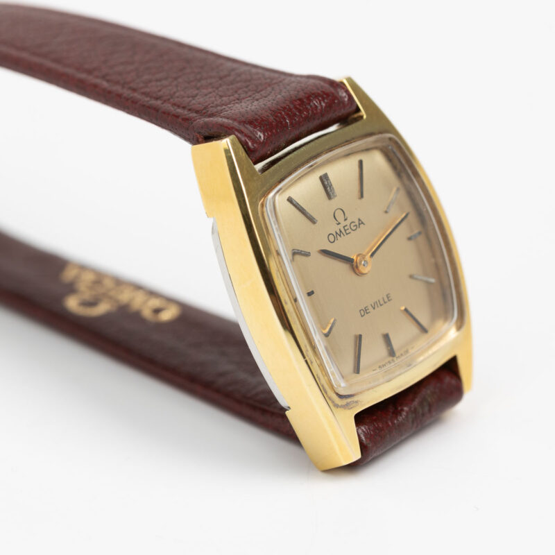 Ladies Omega de Ville Cal. 620 Ref. 511.256. From 1970. Manual movement. Square gold plated.