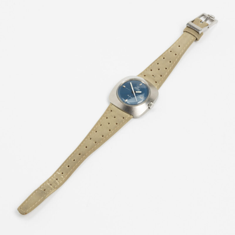 Ladies Omega Genève date Cal. 681 Ref. 566.031. From 1969. Automatic movement. Blue dial. Steel case.