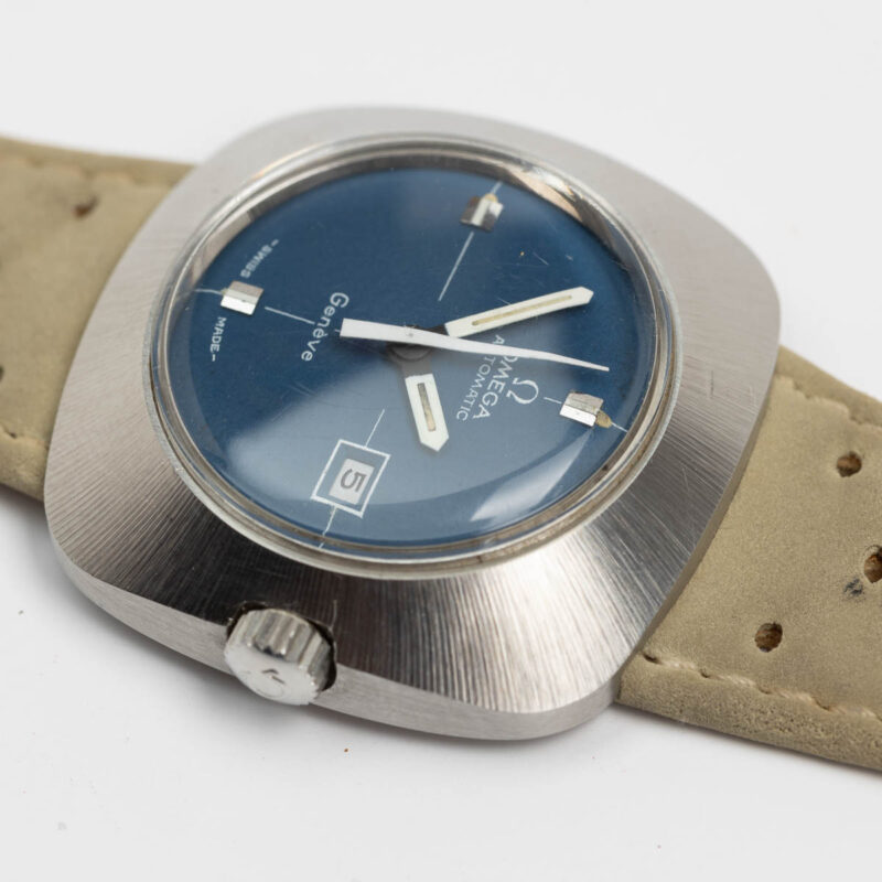 Ladies Omega Genève date Cal. 681 Ref. 566.031. From 1969. Automatic movement. Blue dial. Steel case.