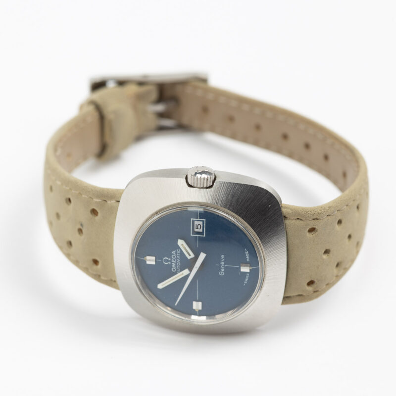 Ladies Omega Genève date Cal. 681 Ref. 566.031. From 1969. Automatic movement. Blue dial. Steel case.