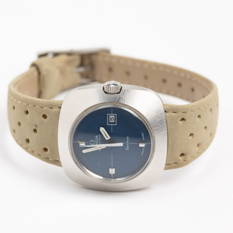 Ladies Omega Genève date Cal. 681 Ref. 566.031. From 1969. Automatic movement. Blue dial. Steel case.