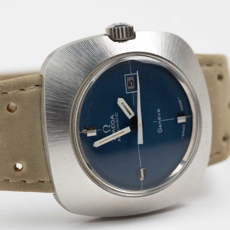 Ladies Omega Genève date Cal. 681 Ref. 566.031. From 1969. Automatic movement. Blue dial. Steel case.