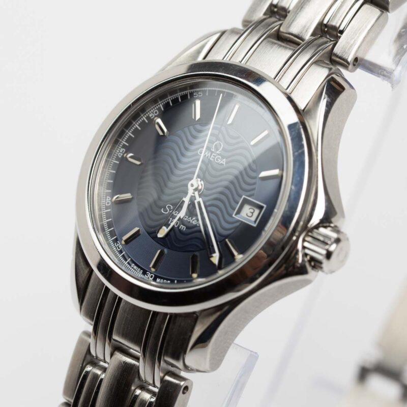 Ladies Omega Seamaster Diver 120m Cal. 1538 Ref. 2571.81. From 1993. Quartz movement. Steel case. Blue dial.