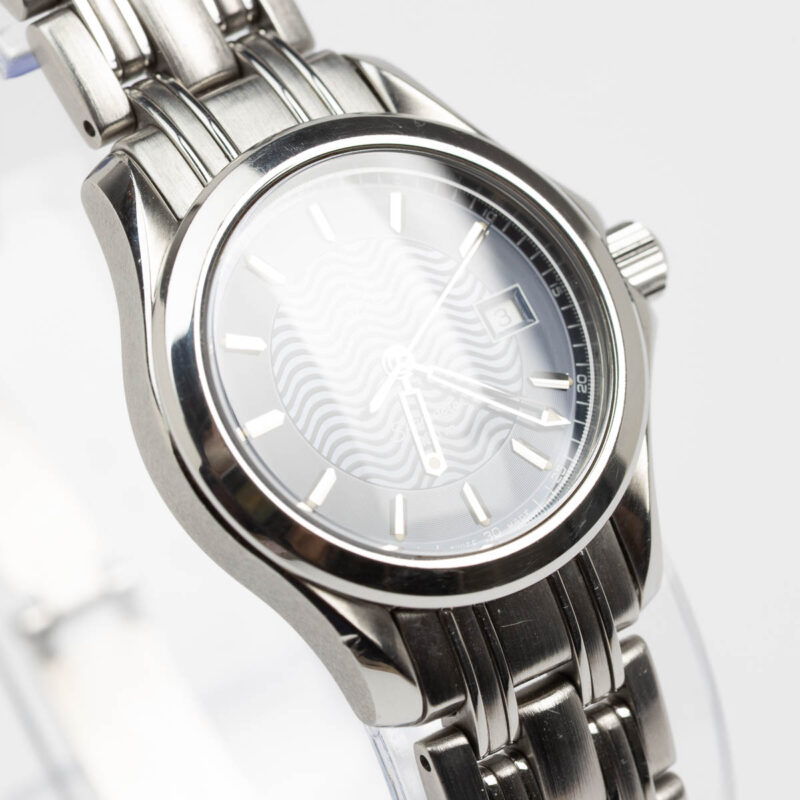 Ladies Omega Seamaster Diver 120m Cal. 1538 Ref. 2571.81. From 1993. Quartz movement. Steel case. Blue dial.