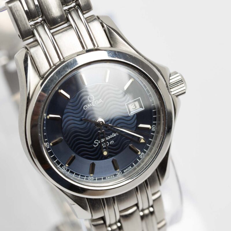 Ladies Omega Seamaster Diver 120m Cal. 1538 Ref. 2571.81. From 1993. Quartz movement. Steel case. Blue dial.