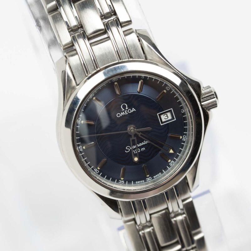 Ladies Omega Seamaster Diver 120m Cal. 1538 Ref. 2571.81. From 1993. Quartz movement. Steel case. Blue dial.