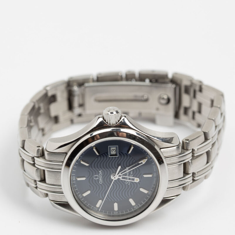 Ladies Omega Seamaster Diver 120m Cal. 1538 Ref. 2571.81. From 1993. Quartz movement. Steel case. Blue dial.