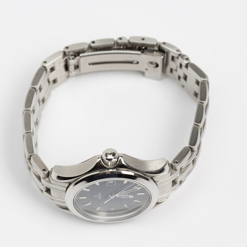 Ladies Omega Seamaster Diver 120m Cal. 1538 Ref. 2571.81. From 1993. Quartz movement. Steel case. Blue dial.