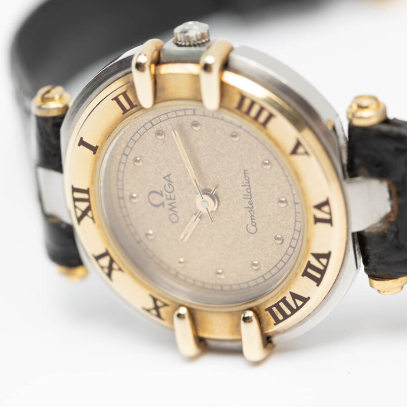 Ladies Omega Constellation Manhattan Cal. 1455 Ref. 595.1080. From 1989. Quartz movment. Gold bezel. Steel case. Sparkle dial.