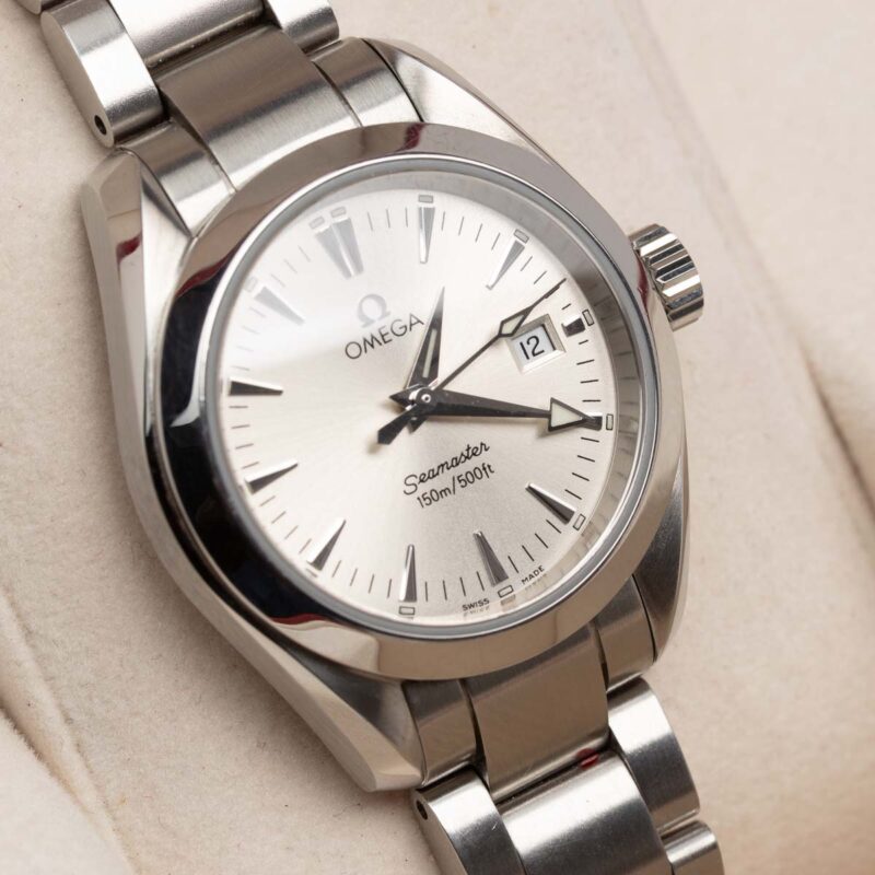 Ladies Omega Seamaster Aqua Terra 150m date Cal. 1424 Ref. 257730. Quartz movement. Steel case and white dial.