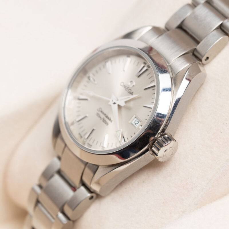 Ladies Omega Seamaster Aqua Terra 150m date Cal. 1424 Ref. 257730. Quartz movement. Steel case and white dial.