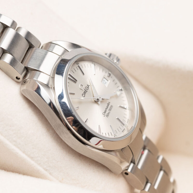 Ladies Omega Seamaster Aqua Terra 150m date Cal. 1424 Ref. 257730. Quartz movement. Steel case and white dial.