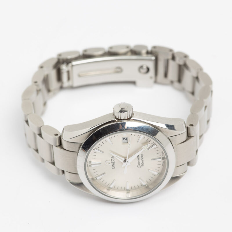 Ladies Omega Seamaster Aqua Terra 150m date Cal. 1424 Ref. 257730. Quartz movement. Steel case and white dial.